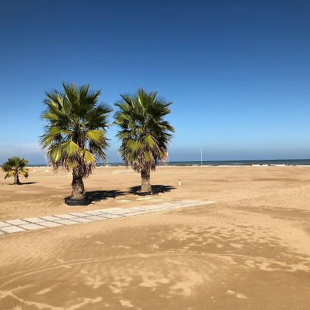 On The Adriatic Beach Tra Venezia Ferrara E Ravenna Sulla Spiaggia Della Riviera Adriatica Llido Degli Estensi Zewnętrze zdjęcie